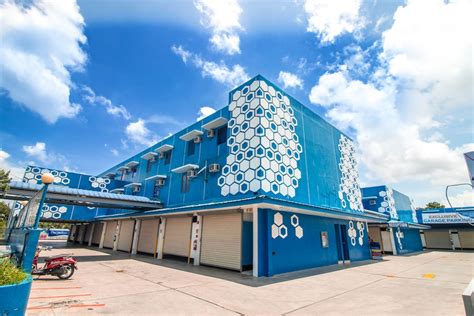 Hotel DreamWorld Las Pinas in Las Piñas .